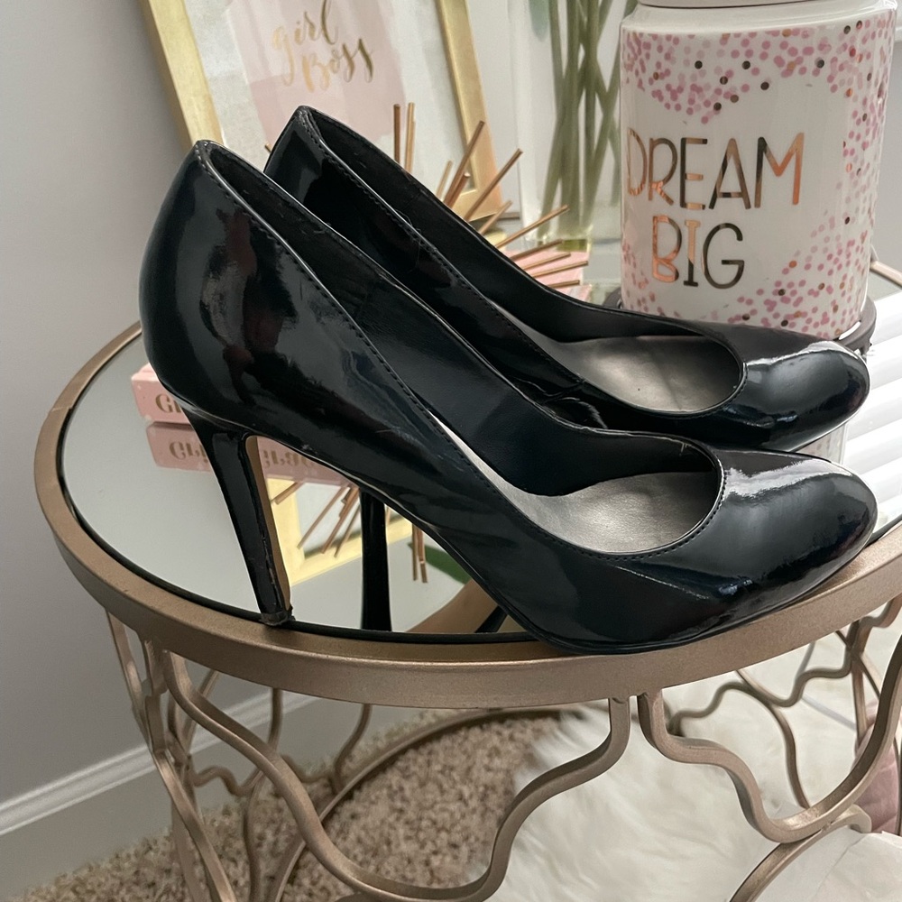 Round Toe Patent Leather Pump